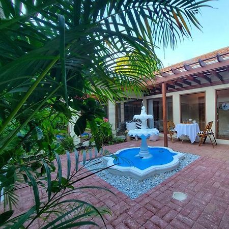 Vive Utila - Bed & Breakfast المظهر الخارجي الصورة