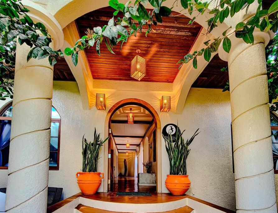 Vive Utila - Bed & Breakfast المظهر الخارجي الصورة