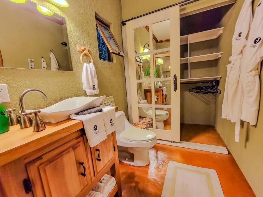 Vive Utila - Bed & Breakfast المظهر الخارجي الصورة