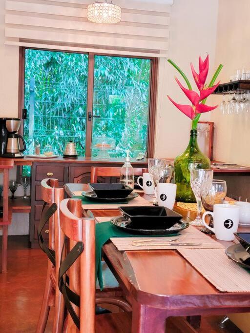 Vive Utila - Bed & Breakfast المظهر الخارجي الصورة